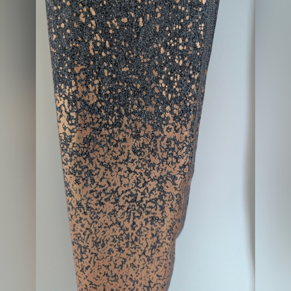 Beyond Yoga Alloy Ombre Sparkle High Waisted Midi Legging Grey & Copper Size S - Picture 3 of 10
